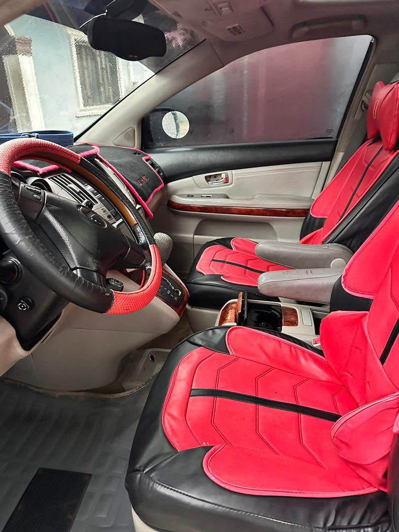 A picture of Lexus RX 330 in a pristine Available for sale condition