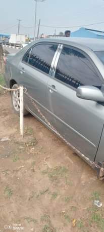 A picture of Toyota Corolla LE 2005 model toks standard