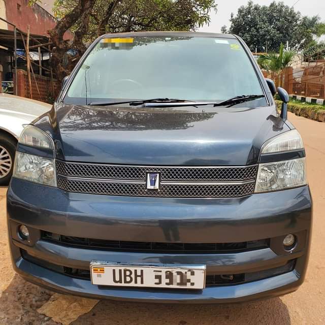 A picture of VOXY 2005 23M
