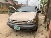 A picture of 2000 Toyota Sienna