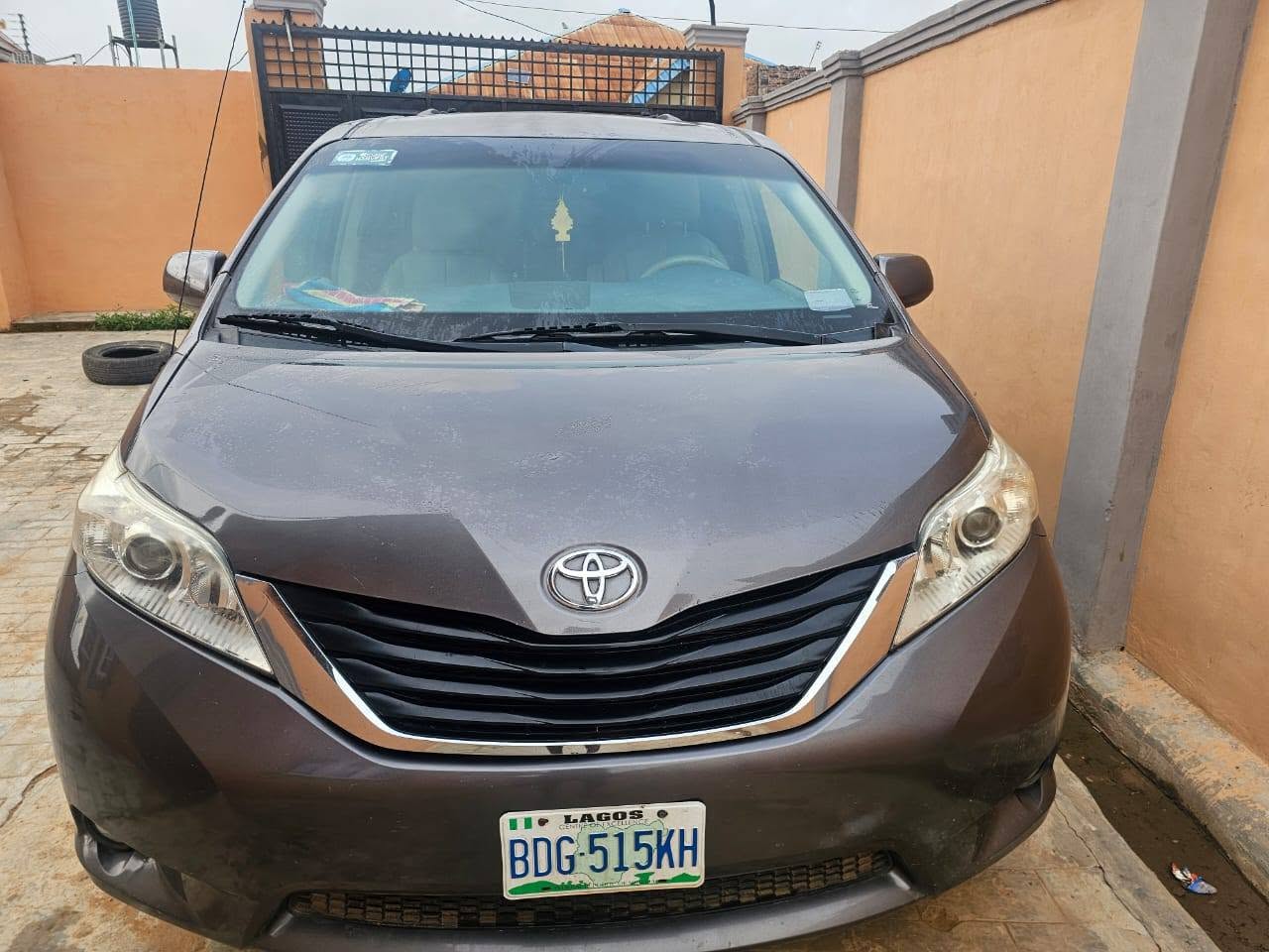A picture of Sienna 2011 model registered
