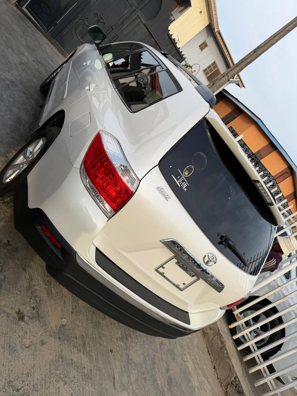 A picture of Toyota Highlander 2012