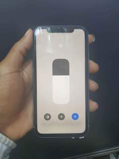 A picture of Iphone 11 128gb clean