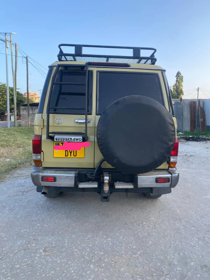 A picture of Landcruiser Lx for sale 0719323086