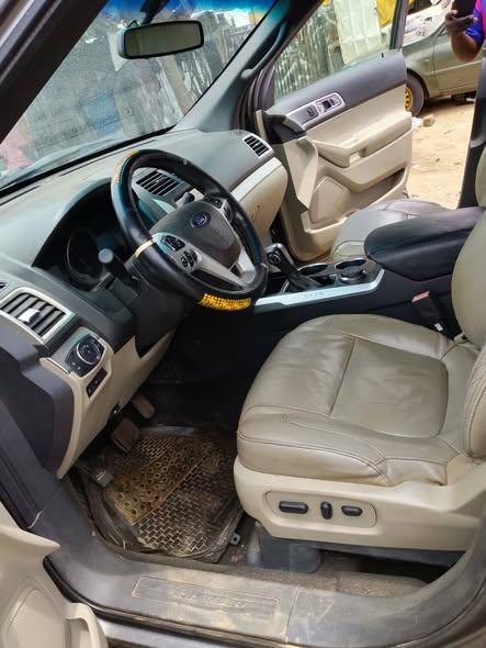 A picture of 2012 ford explorer