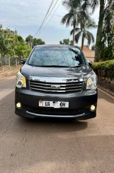 A picture of Toyota noah