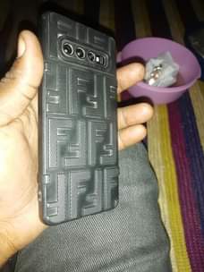 A picture of Samsung S10 plain