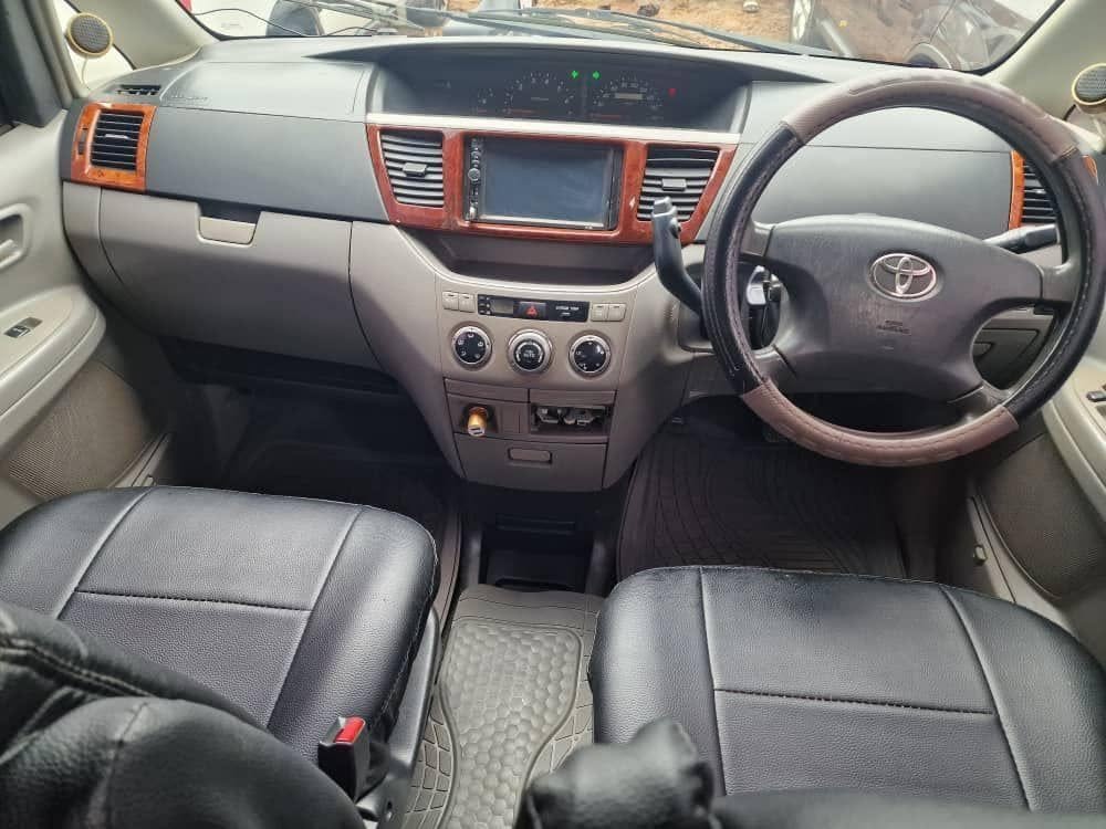 A picture of 2007 Toyota Noah