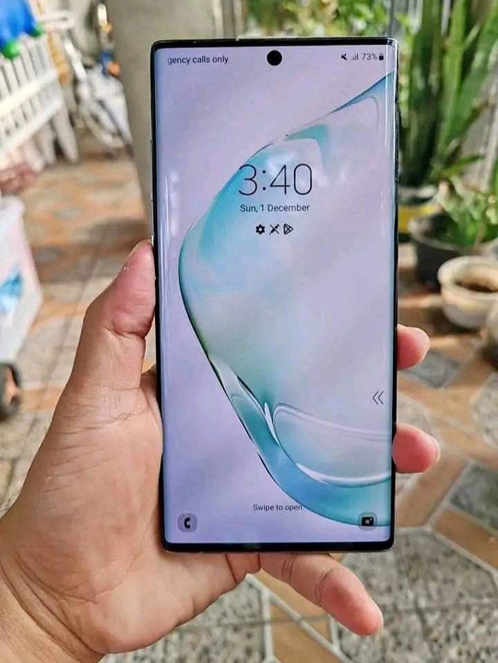 A picture of Samsung Galaxy note 10 plus clean