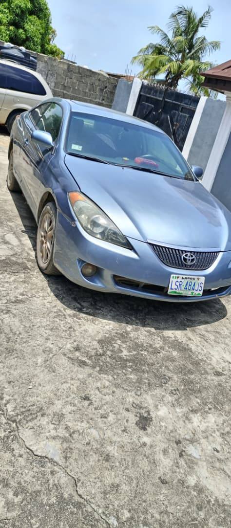A picture of Toyota solara one door Not Taping engine only Nothing more