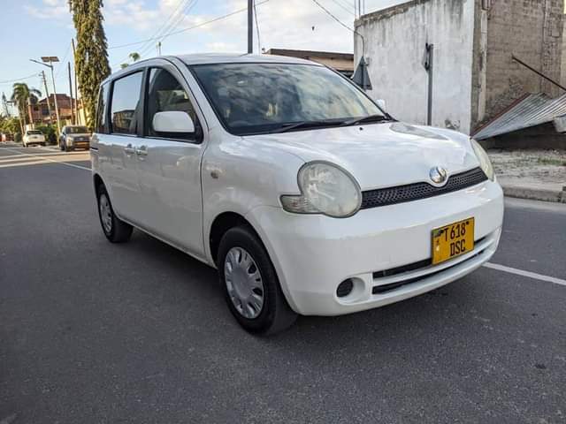 A picture of BADO MPYA TOYOTA SIEENTA
