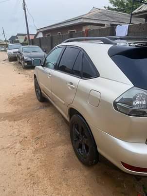 A picture of Super Clean RX330 LEXUS