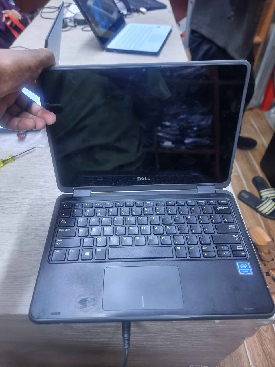 A picture of DELL LATITUDE 3189