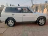 A picture of Toyota raver4 0ld model