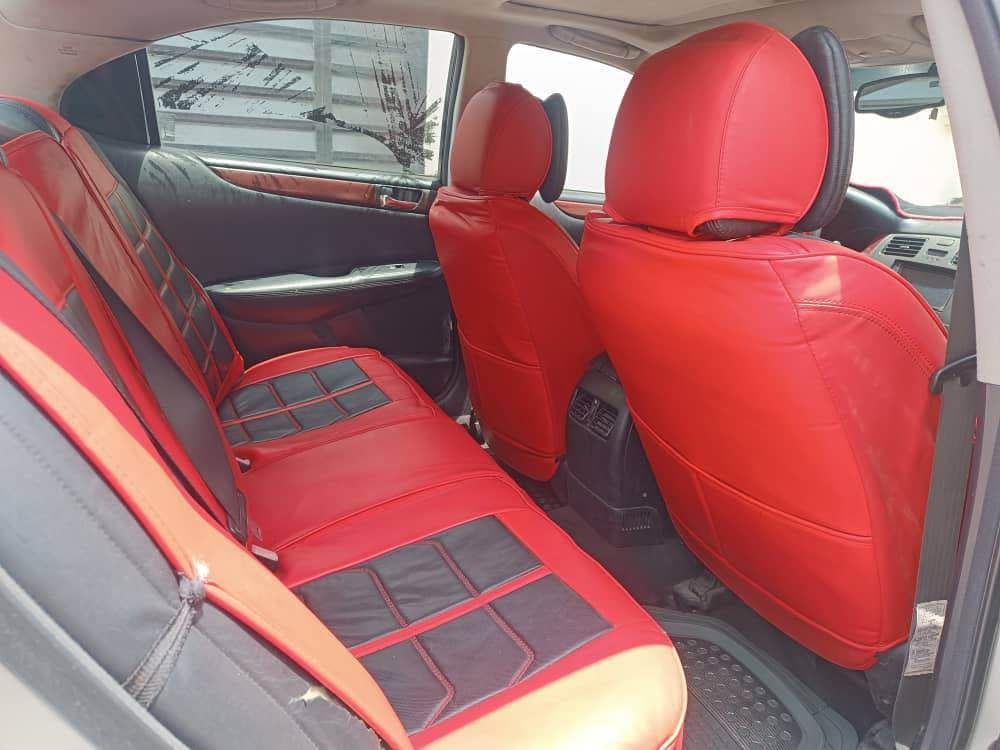 A picture of Es300 very clean