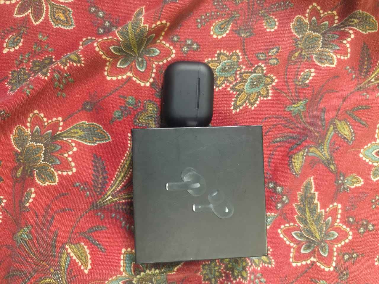 A picture of AIRPODS PRO