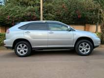 A picture of Toyota Harrier Model 2005 Engine 2 4cc Price 36M 0709788048