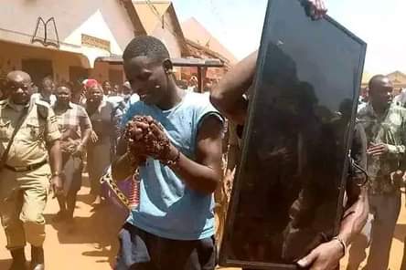 A picture of Ssalongo Mugabii continues to solve love issue catching thieves instant