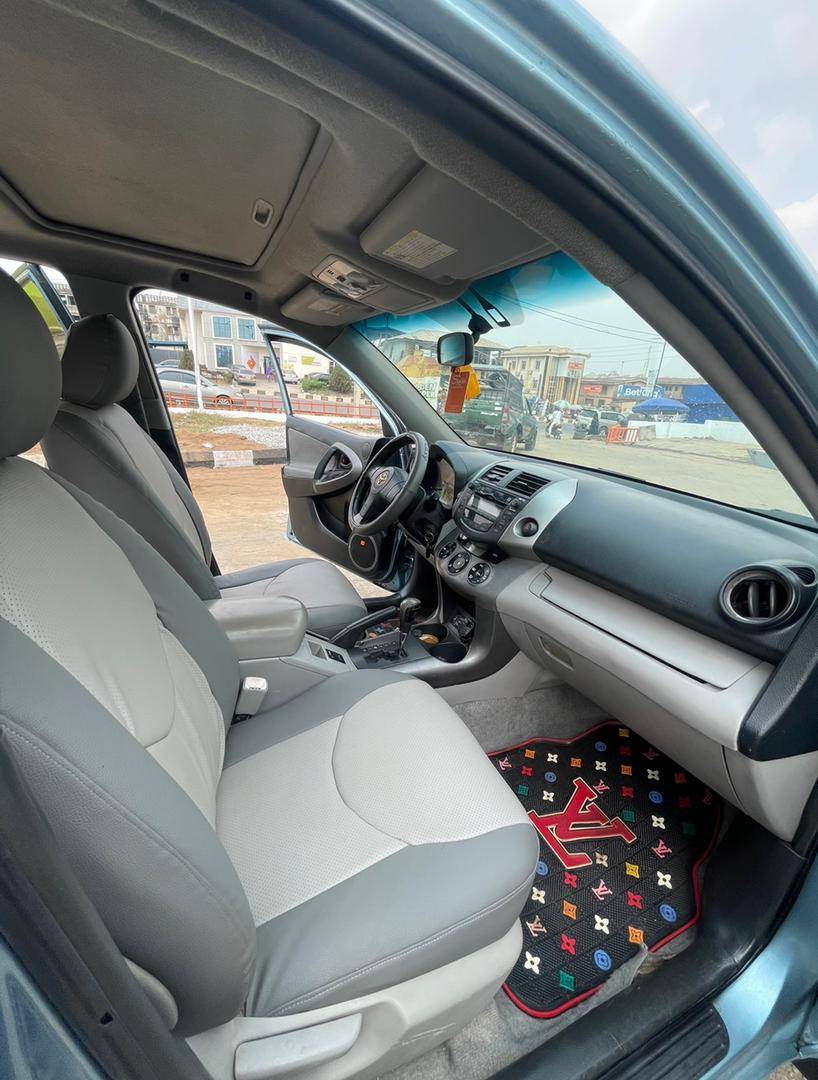 A picture of Toyota RAV4 2007