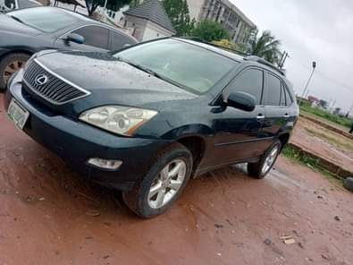 A picture of Highest grade Lexus RX 330 05 06 model Everything is
