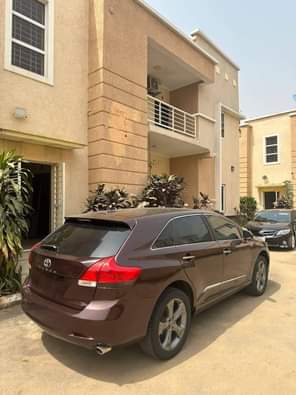A picture of Few months used 2010 Toyota Venza V6 Panoramic Roof Push