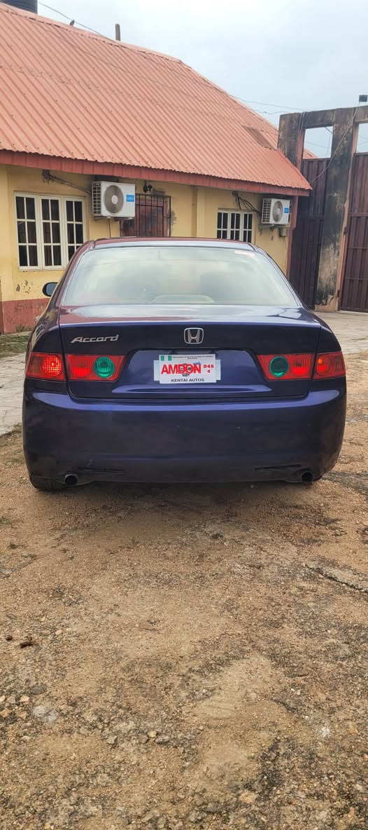 A picture of Honda Accord 04