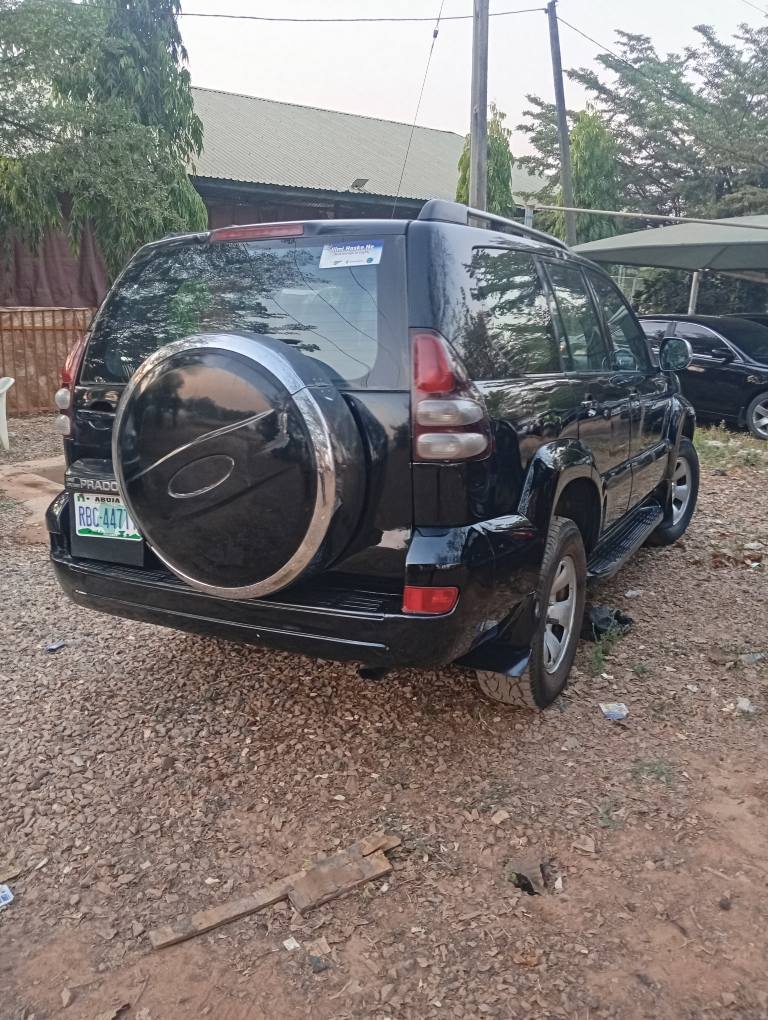 A picture of Clean Toyota Prado 2008 4 plugs
