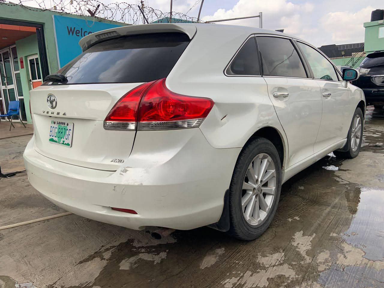 A picture of Toyota venza 2012