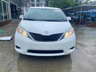A picture of 2012 Sienna Toyota sienna