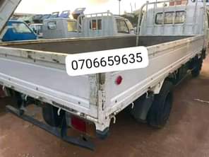 A picture of Isuzu elf truck Manual transmission Diesel 4BE1 ENGINE fully original