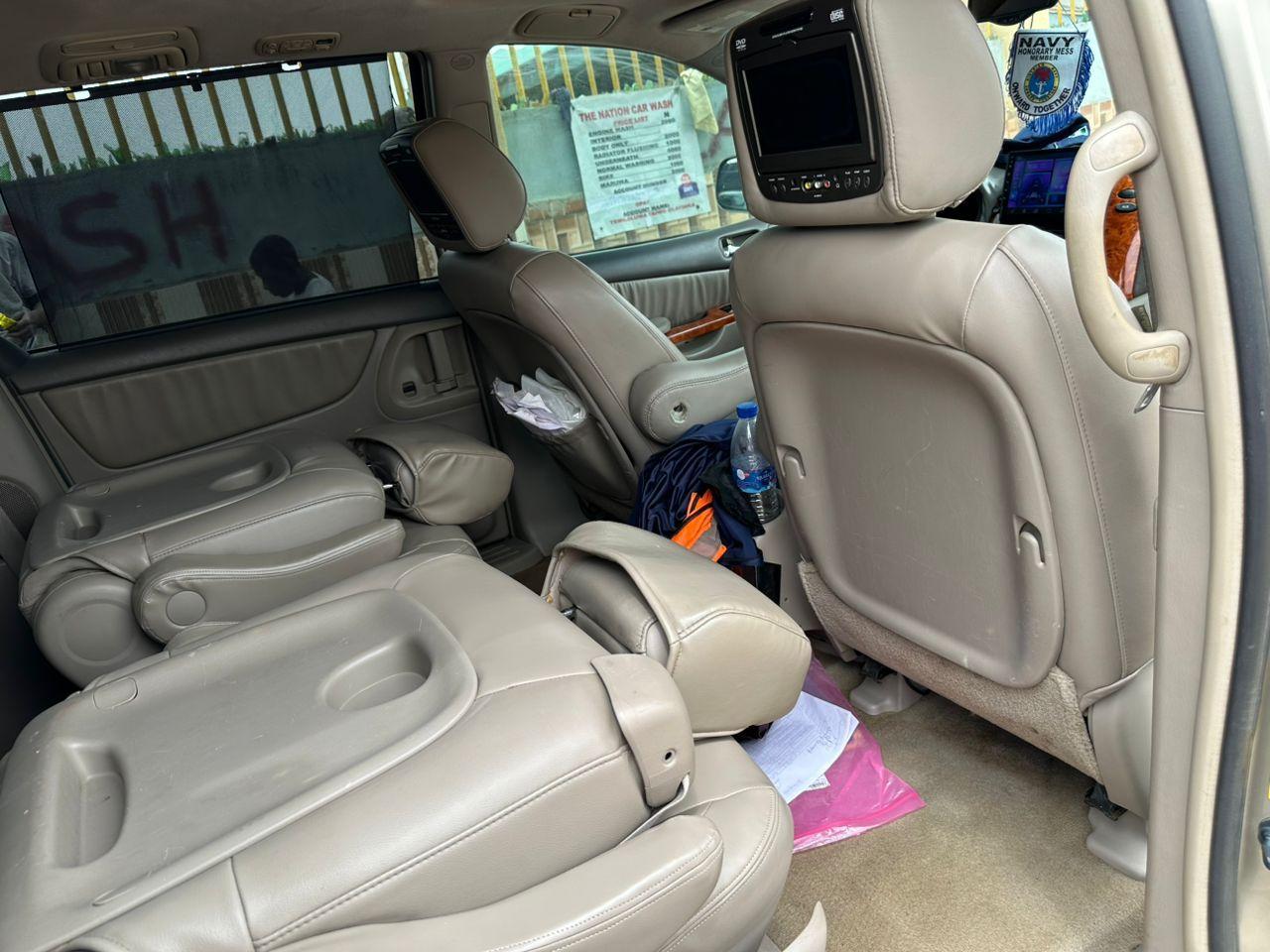 A picture of TOYOTA SIENNA 06 TOKUNBO STANDARD