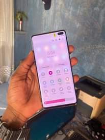 A picture of SAMSUNG GALAXY S10 