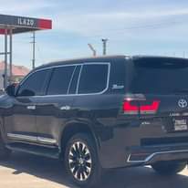 A picture of Toyota land cruiser V8