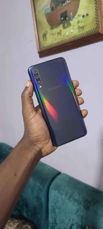 A picture of Samsung a50