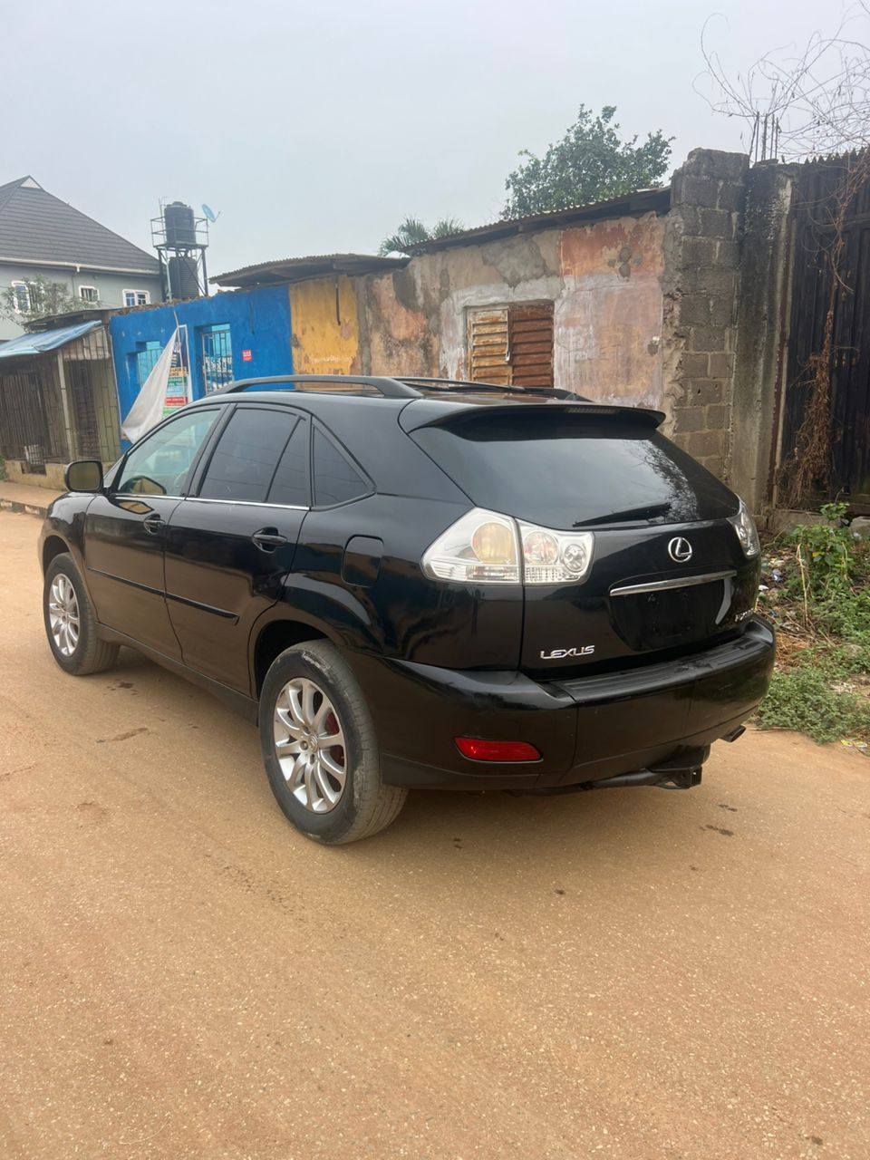 A picture of LEXUS RX 330