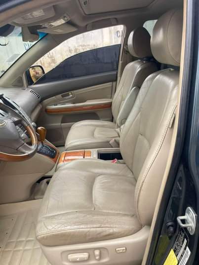 A picture of 2008 Lexus RX350 with sound engine and gear chilling ac