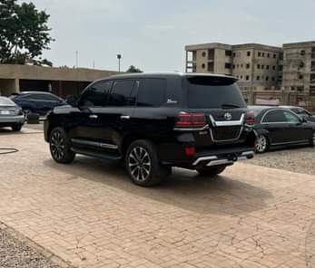 A picture of TOYOTA LAND CRUISER GXR V8 BULLETPROOF Fullest Option Model 2021