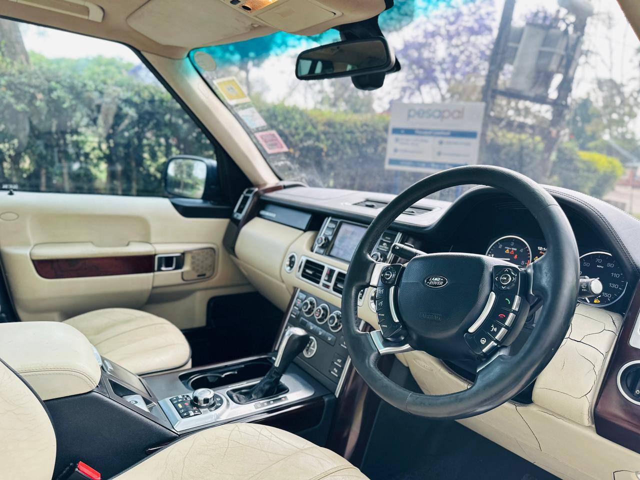 A picture of Range rover vogue