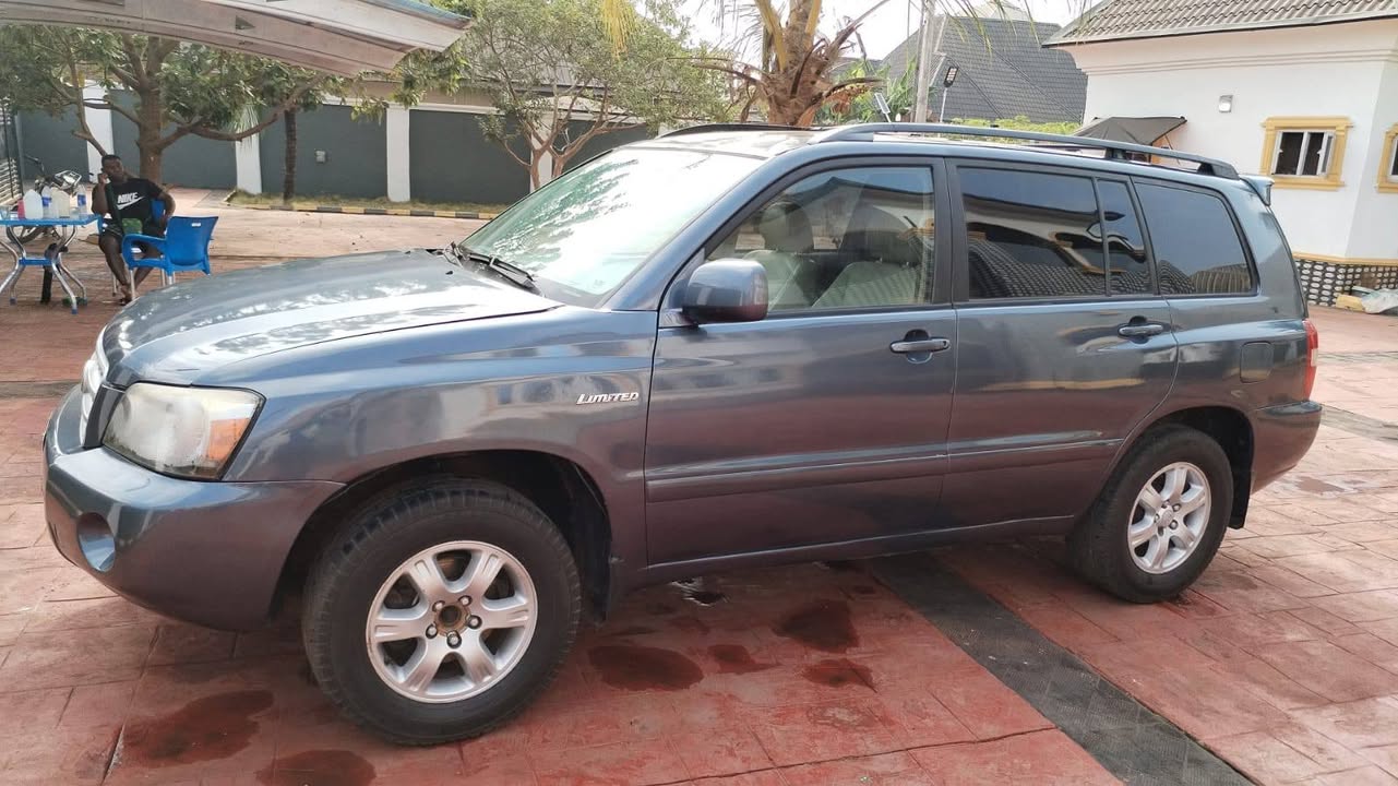 A picture of TOYOTA HIGHLANDER