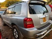 A picture of Toyota Kluger Model 2002 Engine 2.4cc Price 26M ........................................................... 0709788048