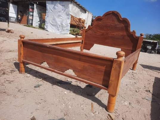 A picture of Kitanda cha mbao 5 6