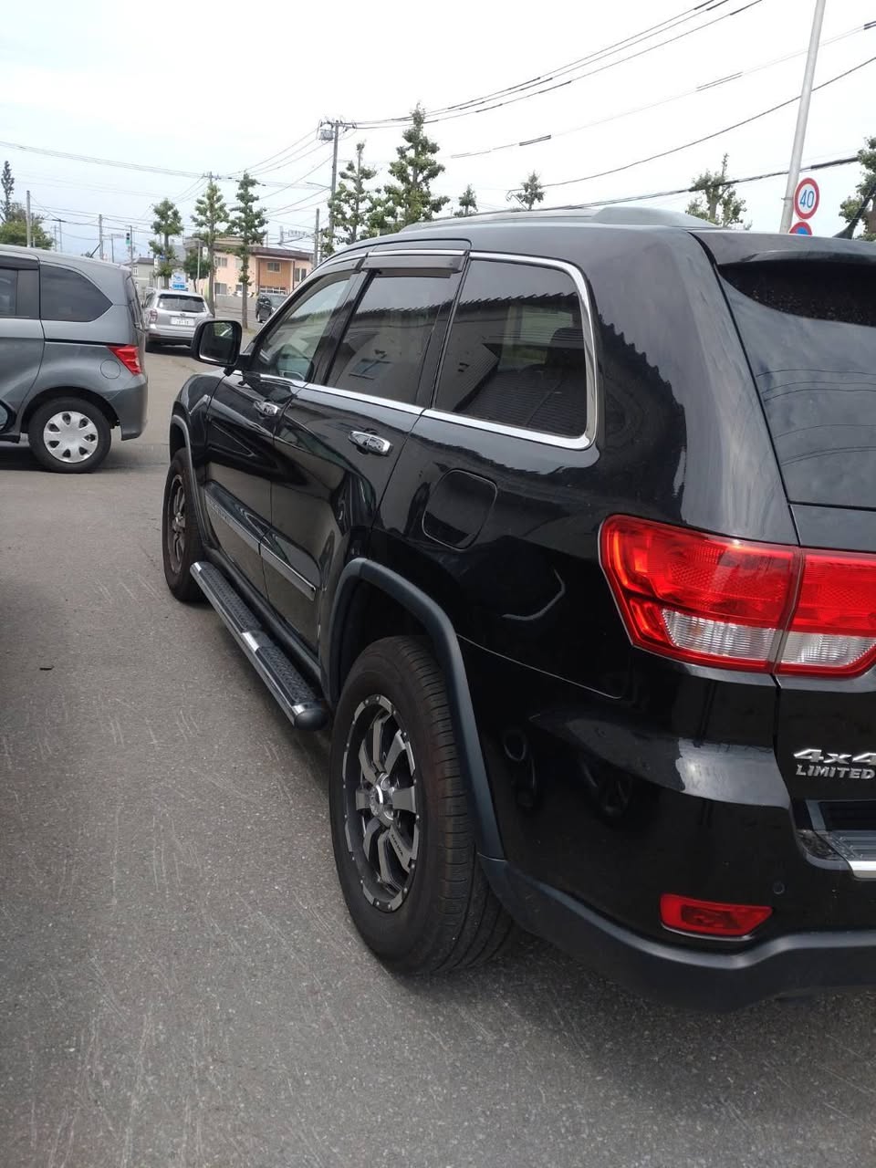 A picture of Grand jeep cherokee 2012 model