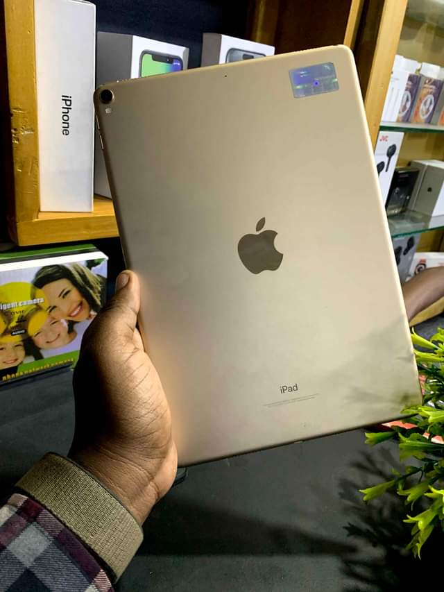 A picture of iPad pro 10.5 512gb