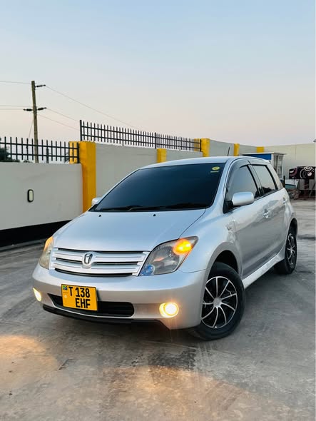 A picture of TOYOTA IST