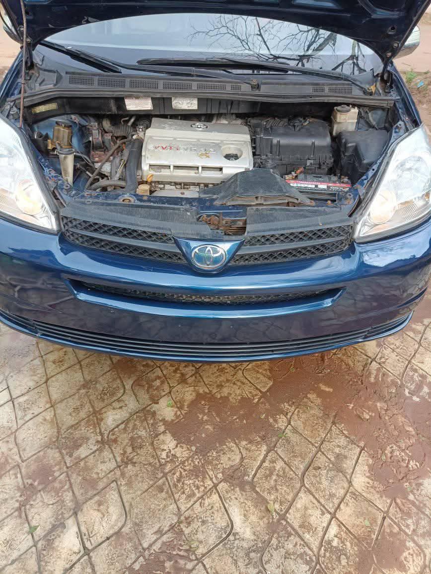 A picture of Toyota Sienna