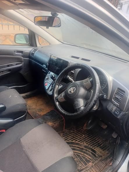 A picture of Toyota wish 13m