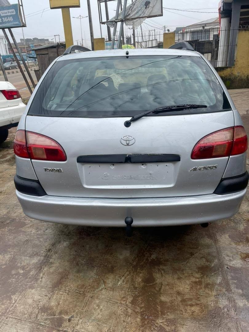A picture of Toyota Avensis wagon