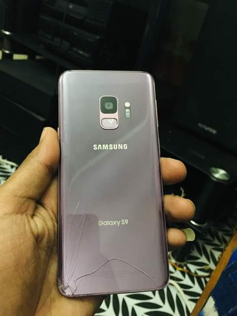 A picture of Samsung s9
