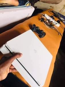 A picture of PS4 SLIM VERSION 10.50 ORIGINAL