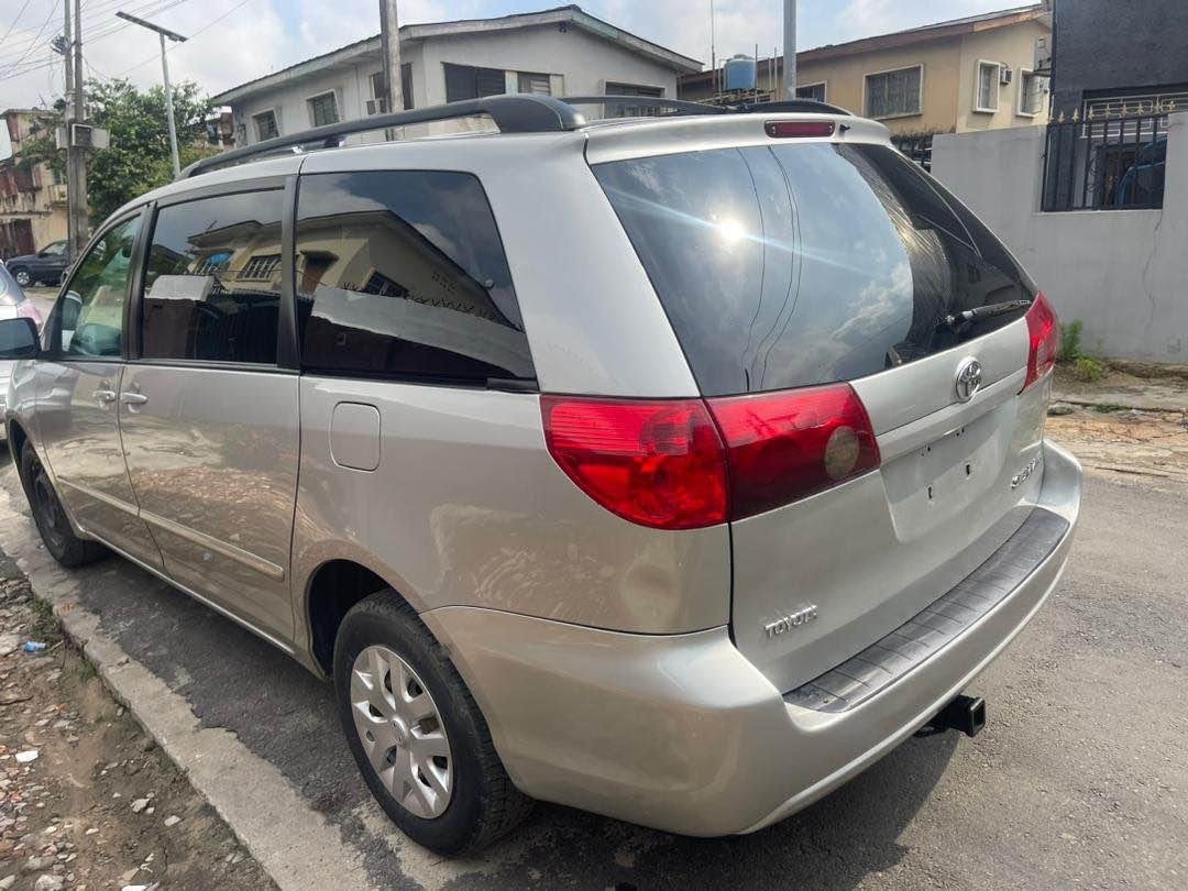 A picture of Toyota Sienna 2007